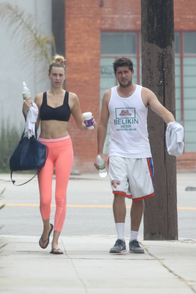 SPORTY: Whitney Port og Tim Rosenman etter en spinningtime på et treningsstudio i Venice Beach. Foto: Splash News/ All Over Press SPORTY: Whitney Port og Tim Rosenman etter en spinningtime på et treningsstudio i Venice Beach. Foto: Splash News/ All Over Press